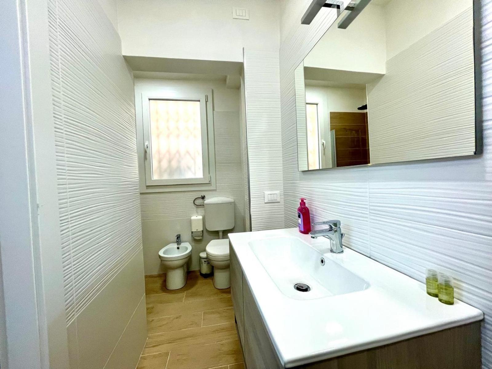 Apartamento 50 Tourist House Bologna - Pratello - Self Check-In Exterior foto